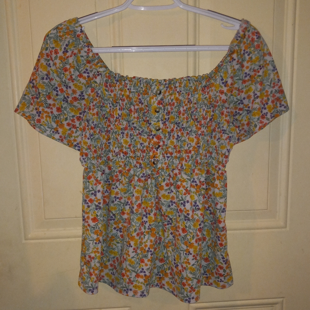 No Boundaries, womens large, flower blouse.
